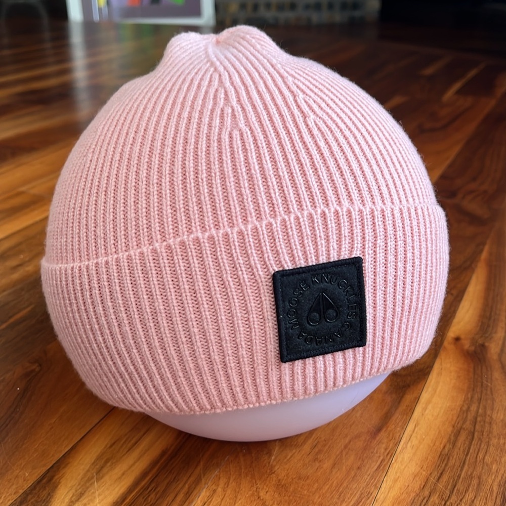 Moose Knuckles Snowbank Beanie, Rose Smoke, 100% Merino Wool, NEW